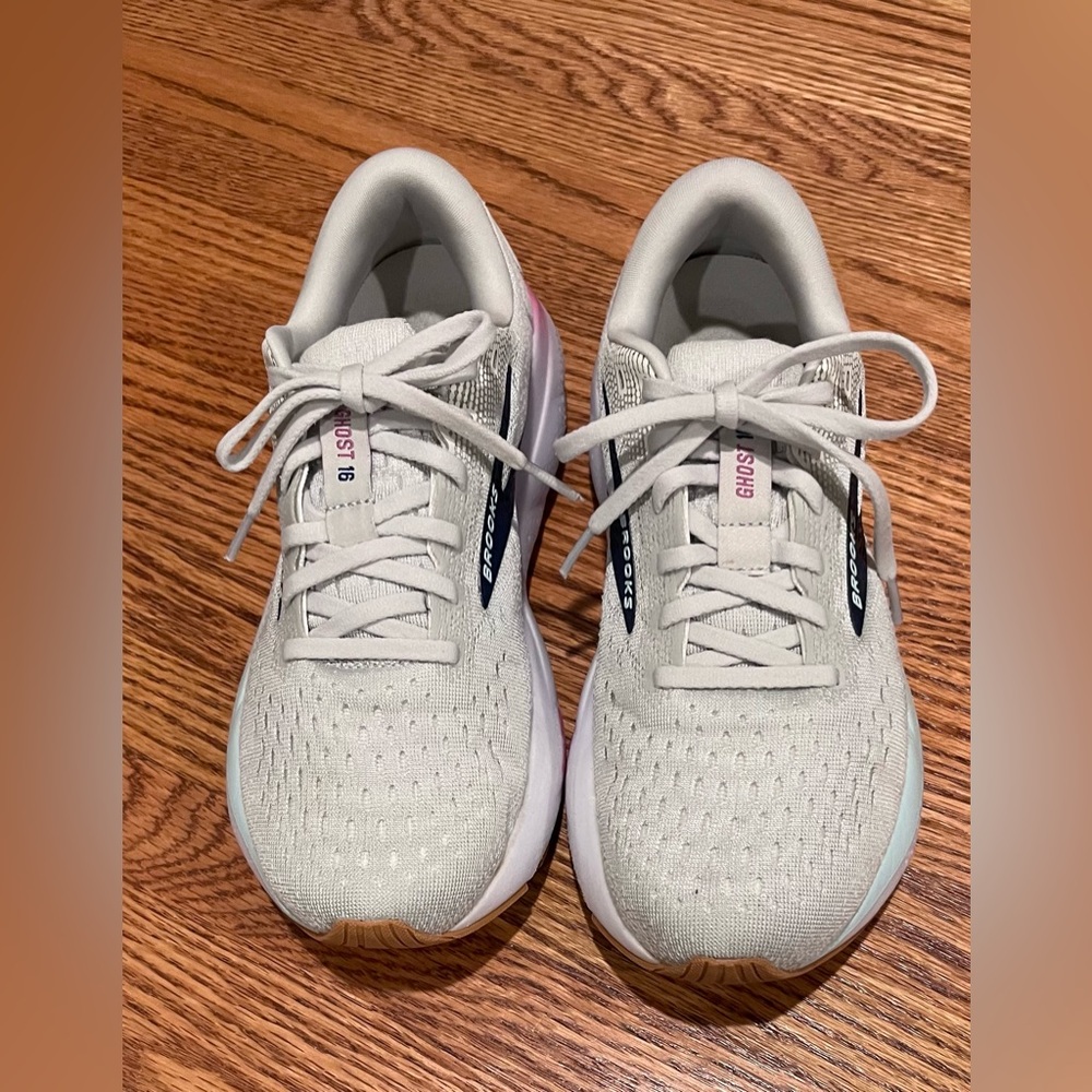 Brooks Ghost 16 running shoe